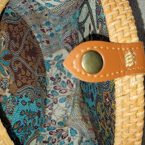 Bohemian Round Woven Straw Leather Crossbody Bag - Picture 9 of 11
